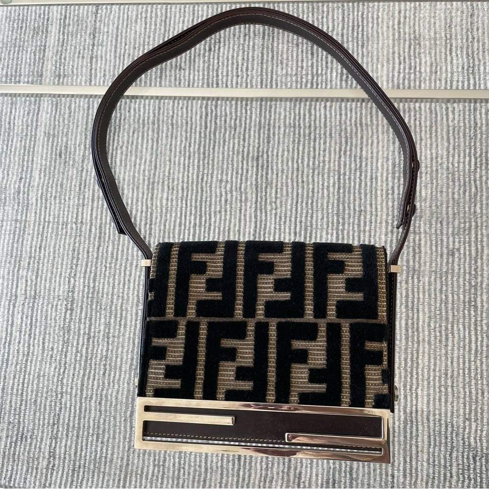 FENDI monogram shoulder bag, adjustable shoulder strap - Picture 16 of 17